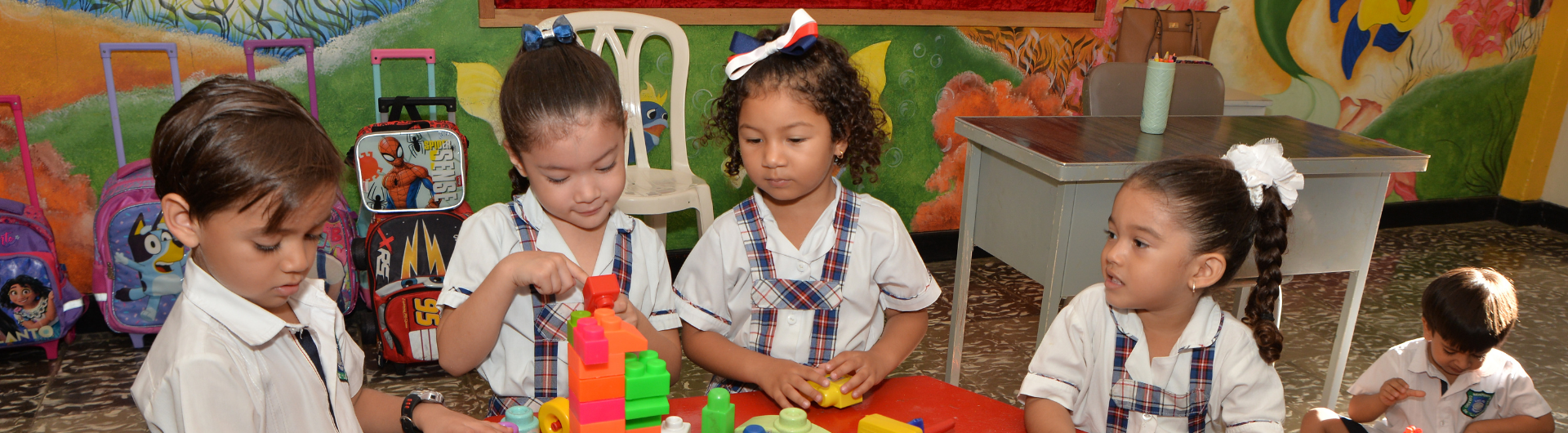 "En la mirada de un niño está el futuro de la humanidad." Mahatma Gandhi